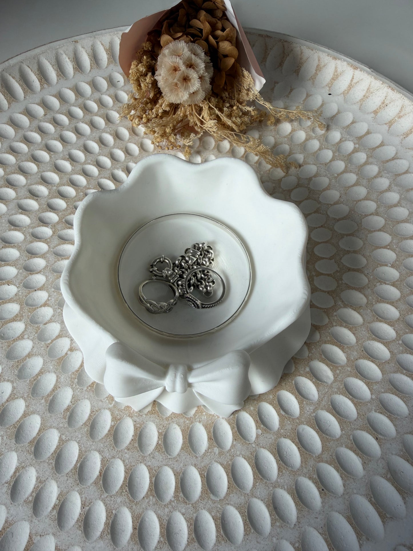 Bow trinket tray